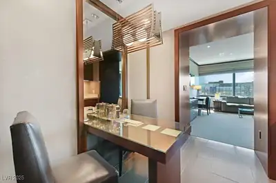2600 West Harmon Avenue 22039 Dining Area