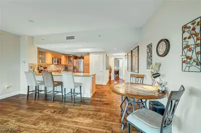 222 Karen Avenue 601 Kitchen