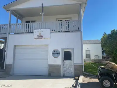 927 Park Avenue, Ely