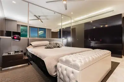 4381 West Flamingo Road 53321 Bedroom