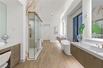 521 Overlook Rim Drive, Henderson, NV 89012 Primary Bathroom