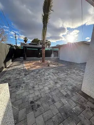 321 Beaumont Street, Las Vegas, NV 89106 Patio