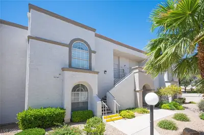 3150 Soft Breezes Drive 2220 Entry