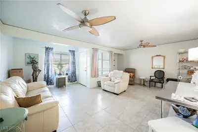 687 Marina Drive 39 Living Room