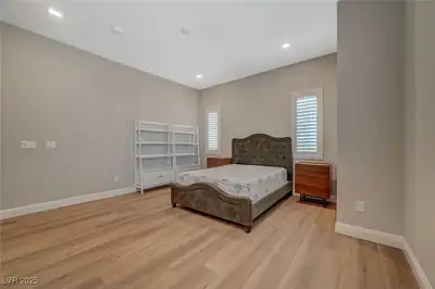 9129 Las Manaitas Avenue 302 Bedroom