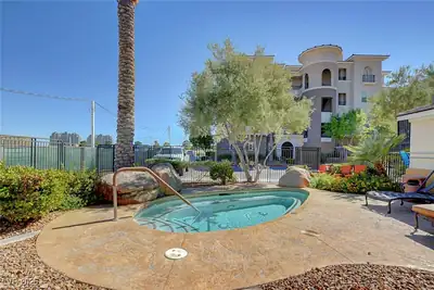 9129 Las Manaitas Avenue 302 Pool