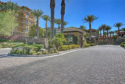 9129 Las Manaitas Avenue 302 Community
