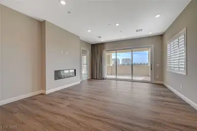 9129 Las Manaitas Avenue 302 Living Room