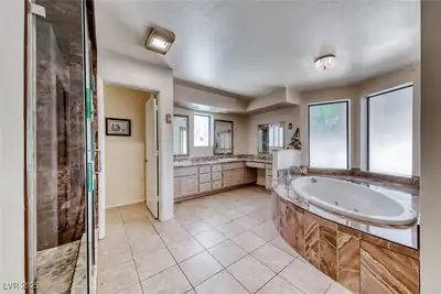 2504 Windjammer Way, Las Vegas, NV 89107 Primary Bathroom