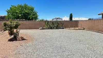 6780 Sandpebble Street, Pahrump, NV 89061 Yard