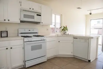 6984 Wineberry Drive, Las Vegas, NV 89119 Kitchen