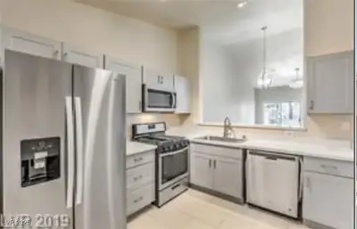 390 Rosado Springs Street, Henderson, NV 89014 Kitchen