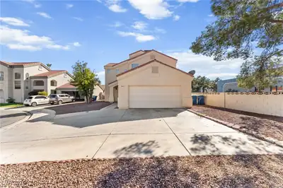 6673 Silver Penny Avenue, Las Vegas, NV 89108 Garage