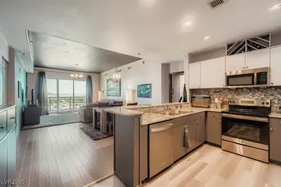 8255 Las Vegas Boulevard 1503 Kitchen