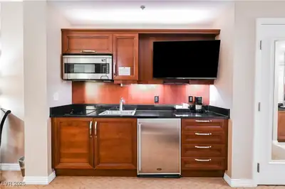 125 East HARMON Avenue 3716 Kitchen