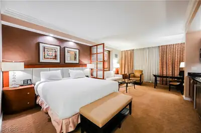 125 East HARMON Avenue 3716, Las Vegas, NV 89109 Bedroom