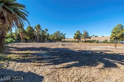 3515 East Sunset Road Yard