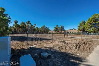3515 East Sunset Road Yard
