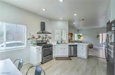 9427 Liquid Loco Street, Las Vegas, NV 89178 Kitchen