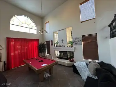 4408 North Pioneer Way Living Room