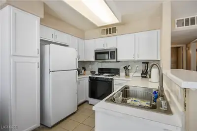 3042 Tarpon Drive 202, Las Vegas, NV 89120 Kitchen
