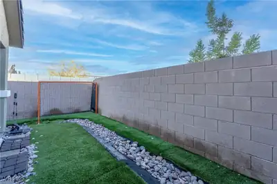 7890 Aurora Sky Street 2 Yard