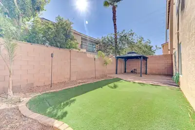 6871 Treble Clef Avenue, Las Vegas, NV 89139 Yard