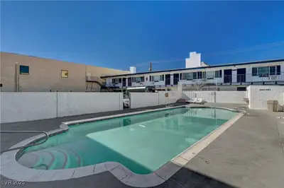 4600 Paradise Road 40 Pool
