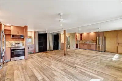 4600 Paradise Road 40 Kitchen