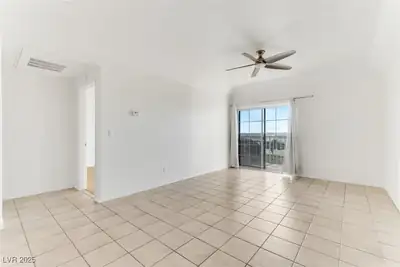 3550 Bay Sands Drive 1098 Living Room