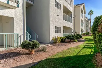 3550 Bay Sands Drive 1098 Front of Structure