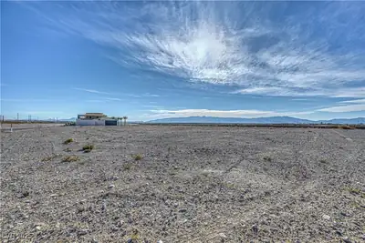 3146 South Spring Mountain Boulevard Yard