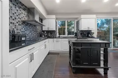 7960 Bermuda Dunes Avenue, Las Vegas, NV 89113 Kitchen