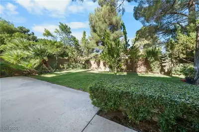 7960 Bermuda Dunes Avenue, Las Vegas, NV 89113 Yard