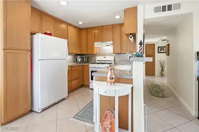 5206 Mandalay Springs Drive 204 Kitchen