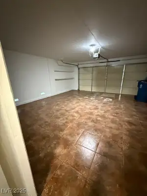 3923 Via Lucia Drive, Las Vegas, NV 89115 Garage