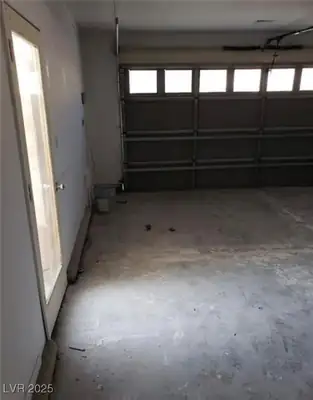 6645 Telegraph Road, Las Vegas, NV 89108 Garage