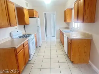 2013 Bracken Avenue, Las Vegas, NV 89104 Kitchen
