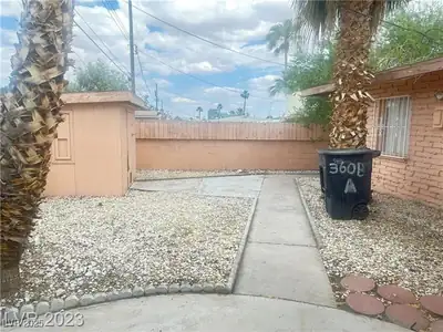 2013 Bracken Avenue, Las Vegas, NV 89104 Yard