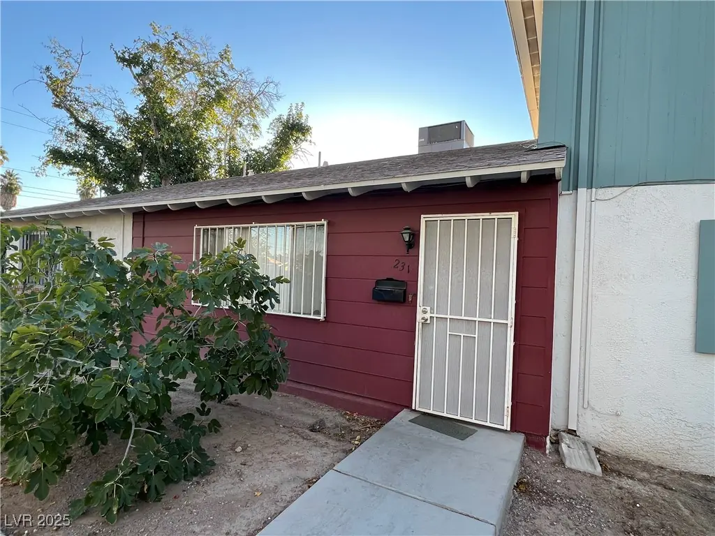231 Greenbriar Townhouse Way, Las Vegas, NV 89121