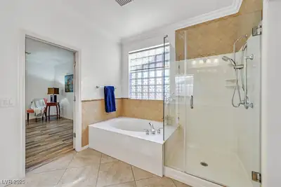 2164 Sawtooth Mountain Drive, Henderson, NV 89044 Primary Bathroom
