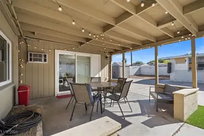 1800 Walnut Avenue, Las Vegas, NV 89101 Patio