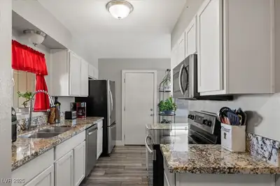 1800 Walnut Avenue, Las Vegas, NV 89101 Kitchen