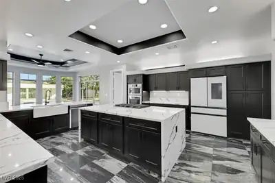 3860 Hildebrand Lane, Las Vegas, NV 89121 Kitchen