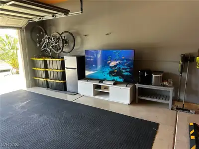 1004 Crescent Falls Street, Henderson, NV 89011 Garage
