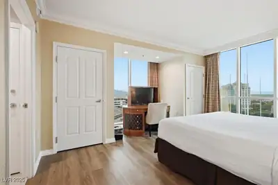 125 East Harmon Avenue 820 Bedroom