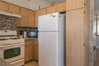 7250 Hardtack Circle, Las Vegas, NV 89119 Kitchen
