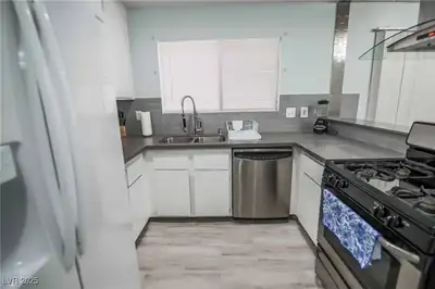 7399 Topeka Drive, Las Vegas, NV 89147 Kitchen