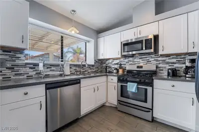 7076 Gunslinger Street, Las Vegas, NV 89119 Kitchen