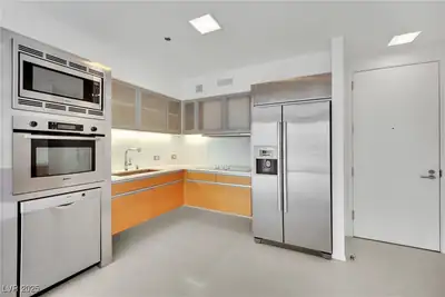 3722 Las Vegas Boulevard 2101 Kitchen